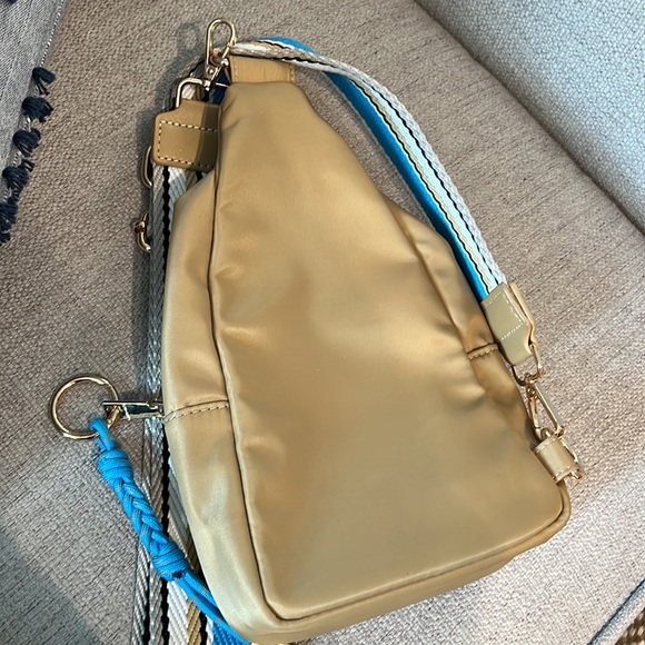 Ahdorned Cross Body Bag - Picture 4 of 7